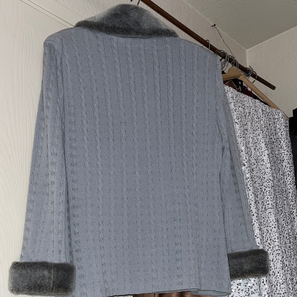 St. John Collection by Marie Gray Grey Knit Top size 12 - Picture 3 of 7